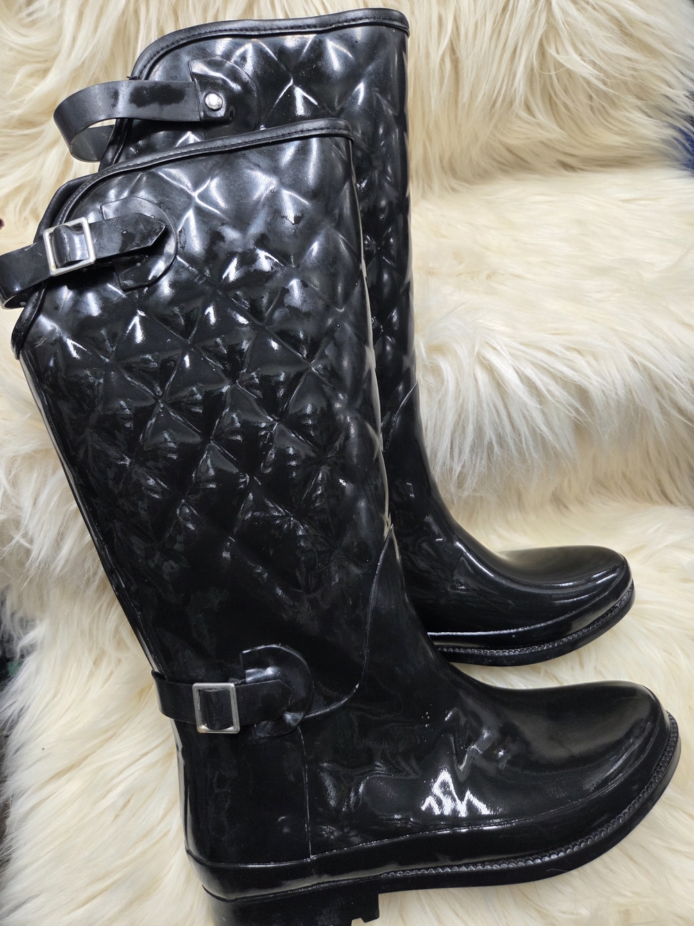 Source Unknown Black Quilted Rain Boots with Buckle Trim
